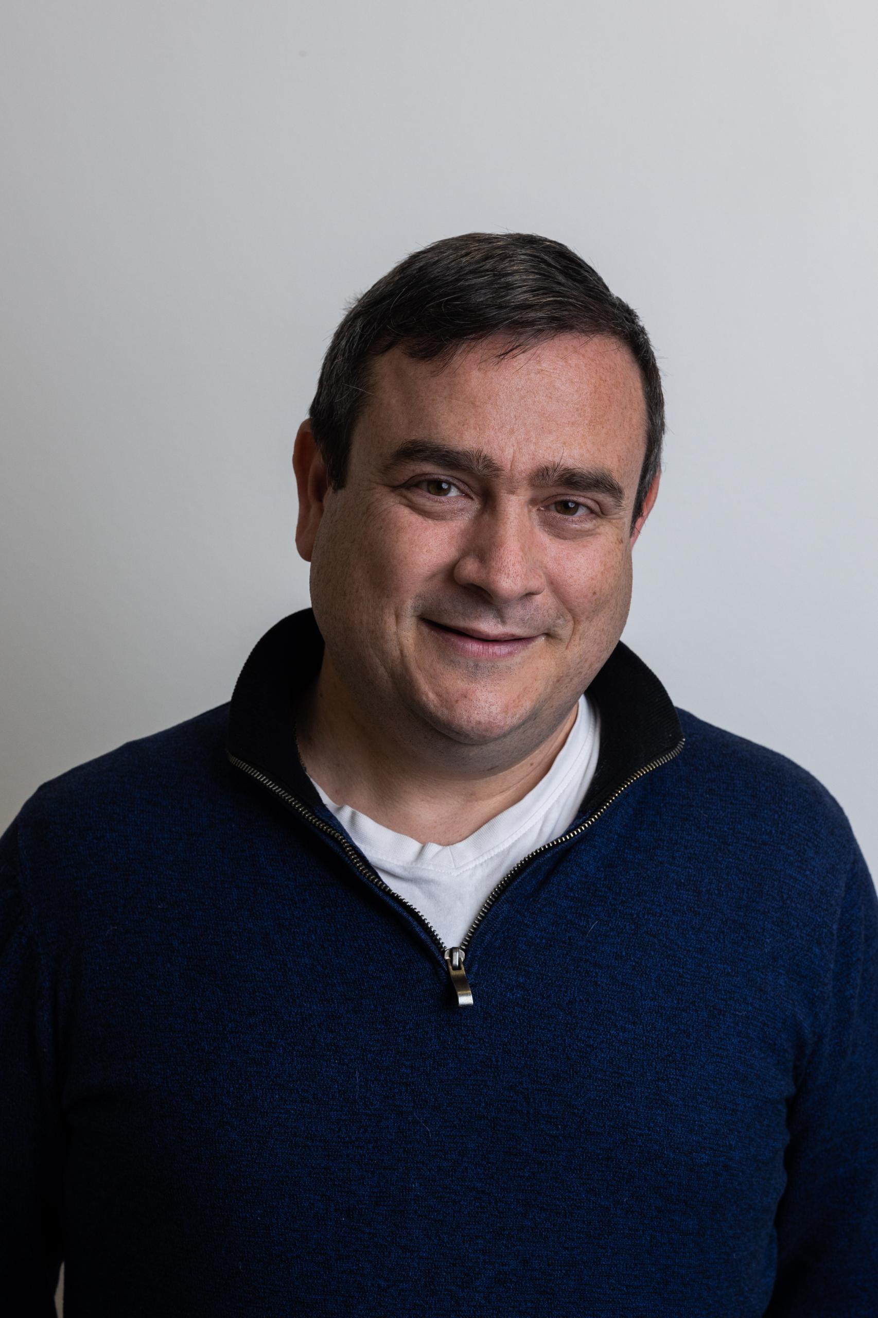 Porträtt av George Karanis, specialistläkare och grundare av Eye Clinic Motala.